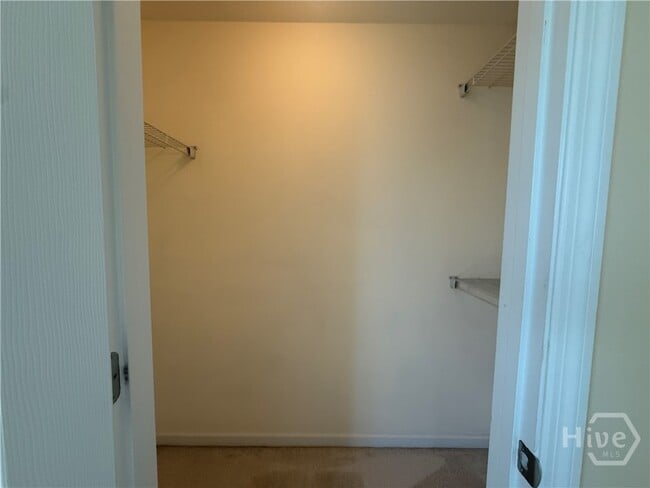 Building Photo - 426 Lions Den Dr