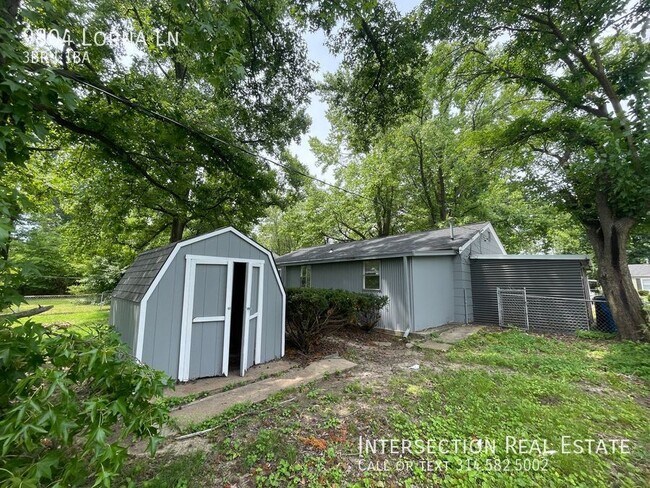 Building Photo - Charming 3 Bedroom Ranch Home with Fenced ...
