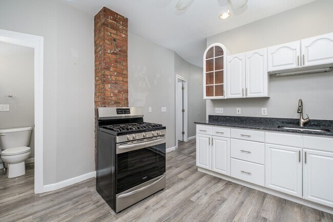 Building Photo - 17 O St