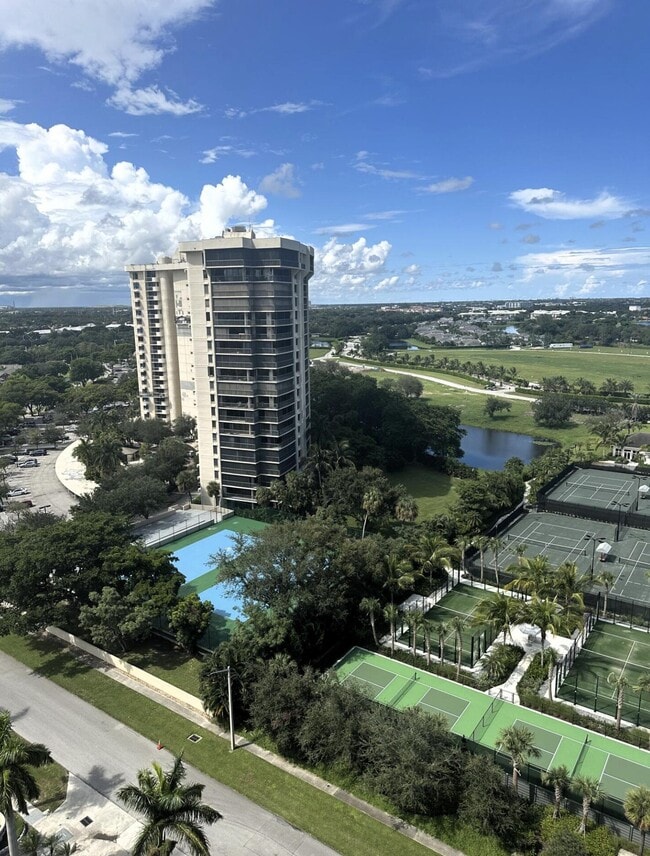 Building Photo - 2425 Presidential Way