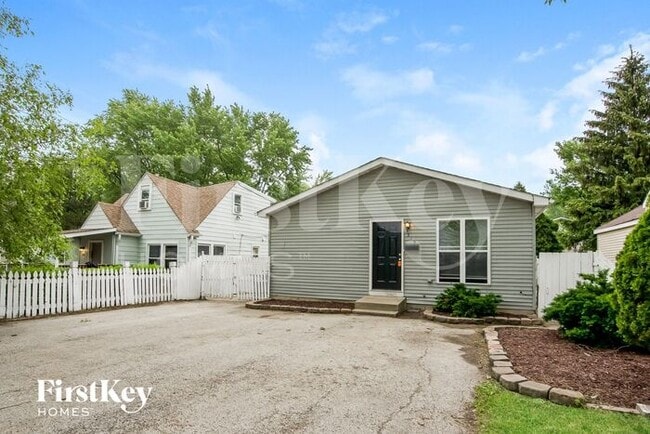 Building Photo - 319 Fairlawn Dr