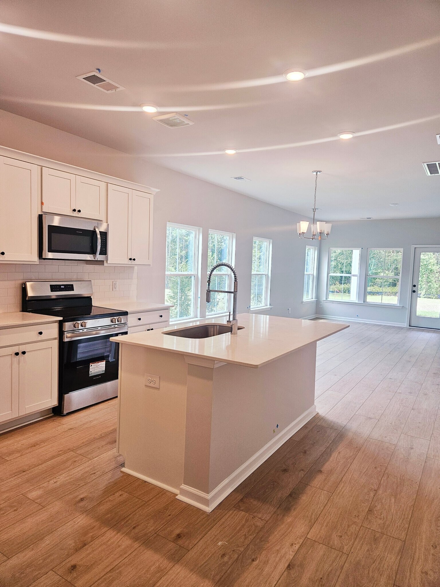 Building Photo - 101 Bluebell Way
