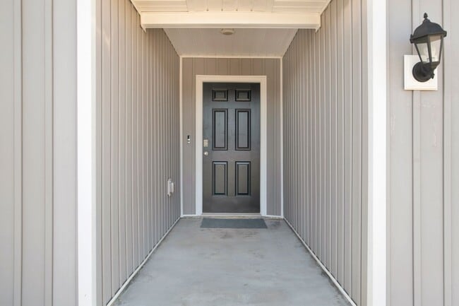 Building Photo - 2022 Built 4 Bed/2 Bath Smart-Home within ...