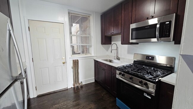 Building Photo - 6553 N Francisco Ave