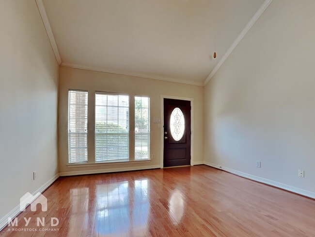 Building Photo - 1127 Enclave Square E