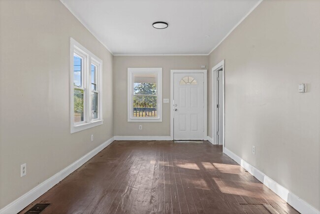 Building Photo - ? Cozy 3-Bedroom Home with Modern Updates & Spacious Yard + bonus office in Akron ?