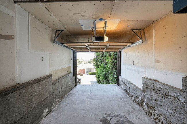 Building Photo - 2230 Sol St