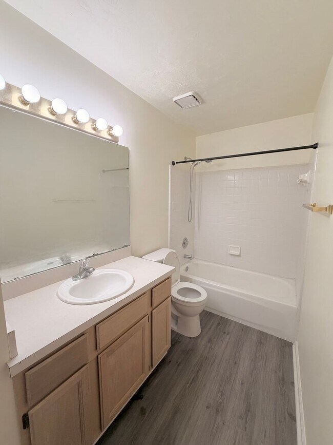 Building Photo - 4414 Stratfordshire Ct