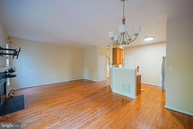 Building Photo - 443 Tuvira Ln