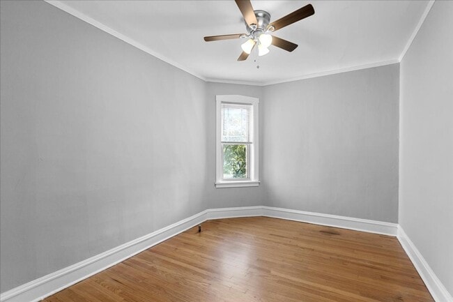 Building Photo - Large One Bedroom in Andersonville