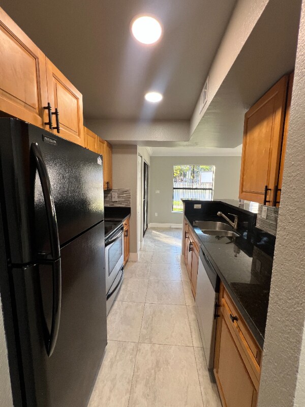 Building Photo - 10670 SW 156th Pl