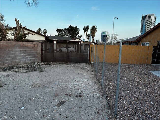 Building Photo - 3915 Cll Tereon