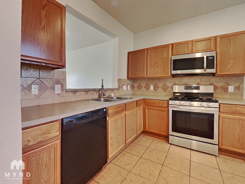 Building Photo - 16859 Mammoth Springs Dr