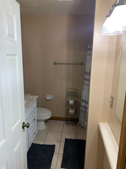 Building Photo - 420 Silvis Way