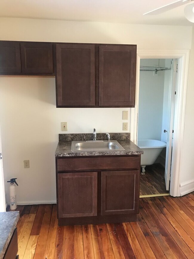 Building Photo - 139 N 10th St