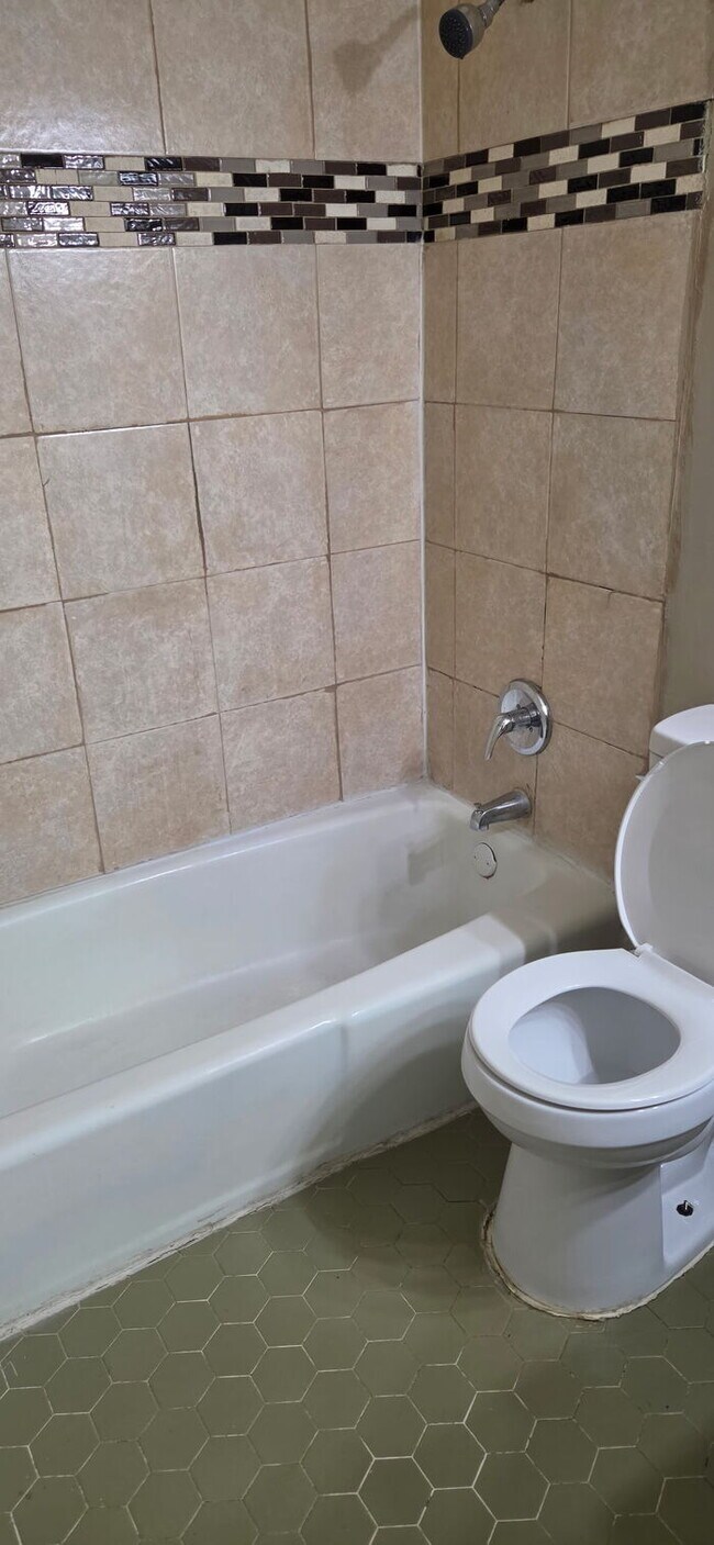 Building Photo - Two Bedroom Home, Recently Renovated