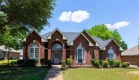 Building Photo - 3015 Oak Dr