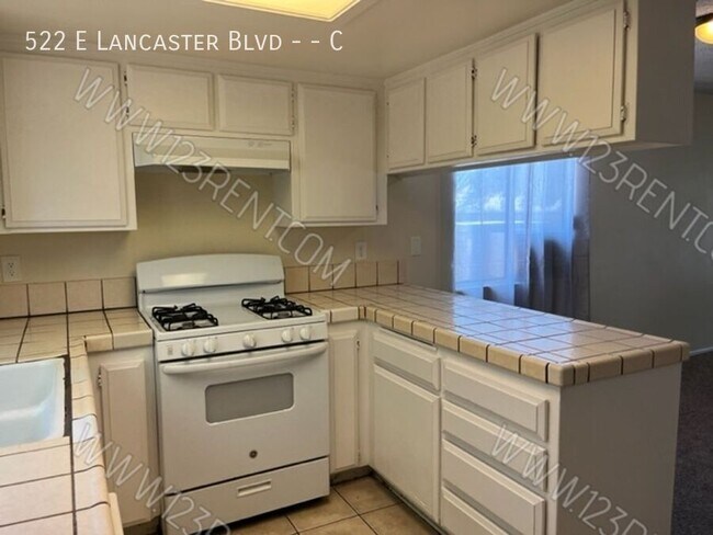 Building Photo - 522 E Lancaster Blvd
