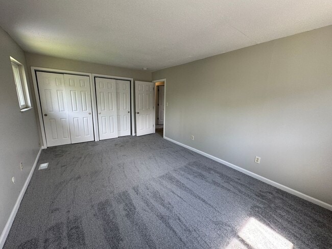 Building Photo - Far Eastside Large 3 Bedroom 1.5 Bath
