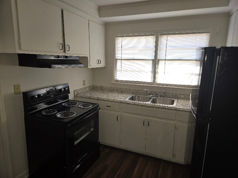 Building Photo - 2020 Regent St