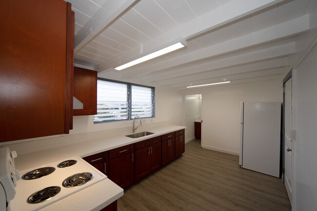 Building Photo - 1957 Hoohai St