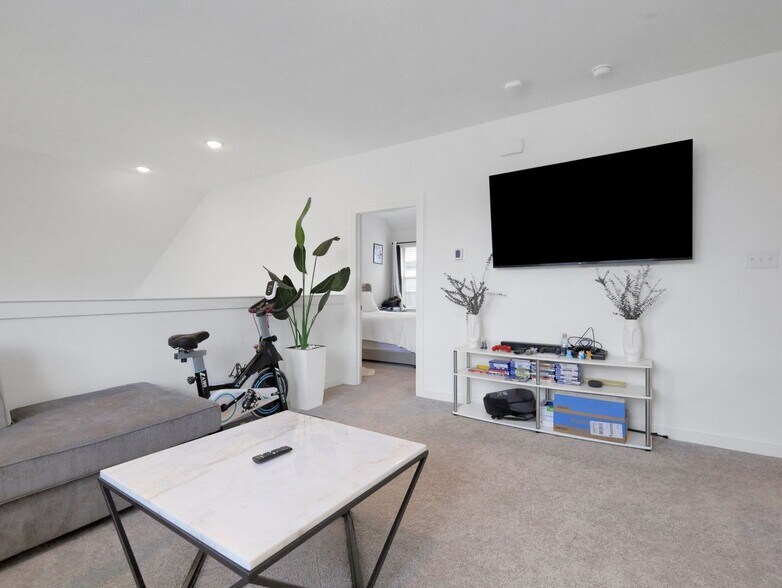 Building Photo - 3936 Mercedes Bend