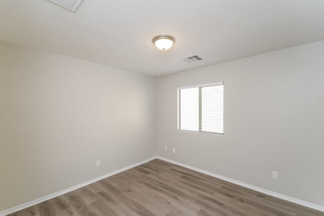 Building Photo - 10915 E Verbina Ln