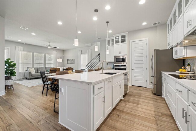 Building Photo - 708 Pinnacle Dr