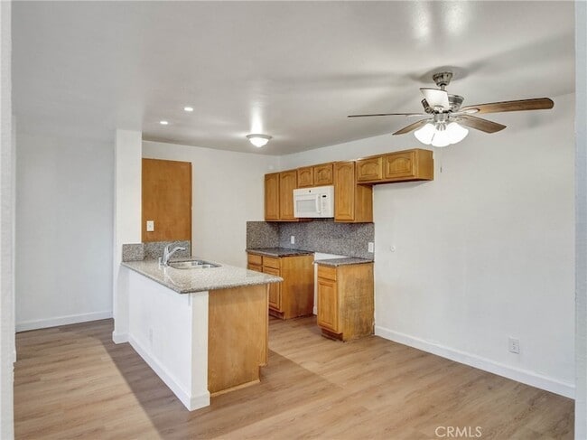 Building Photo - 4727 W 147th St