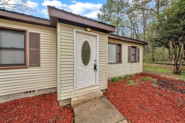Building Photo - Love Where You Live — Updated 3BR Home in ...