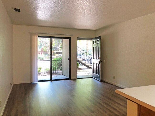 Building Photo - 1212 Sacramento W Ave