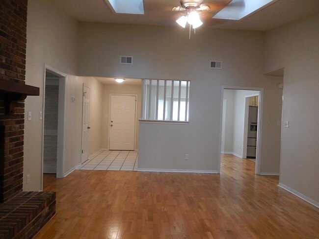 Building Photo - 740 Red Fern Rd