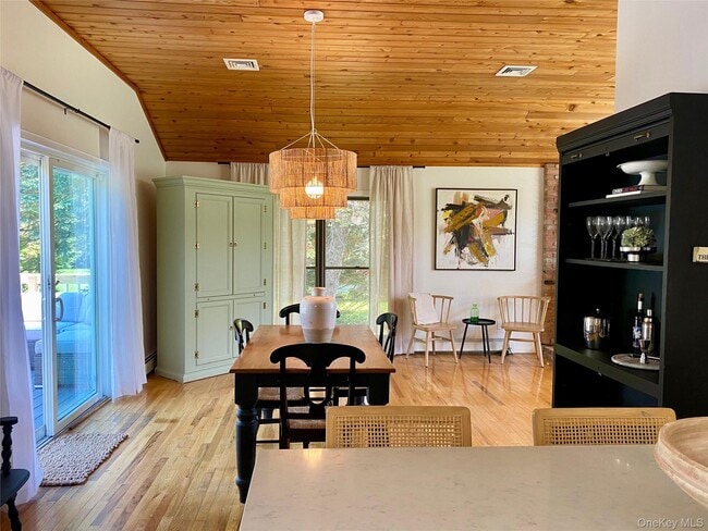 Building Photo - 2735 Beebe Dr