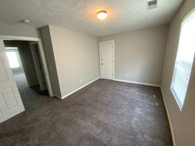 Building Photo - Great rental home near MTSU!