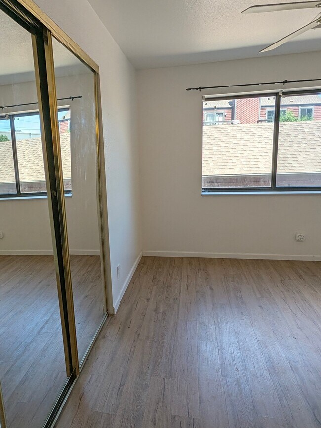 Building Photo - 303 W Lehow Ave