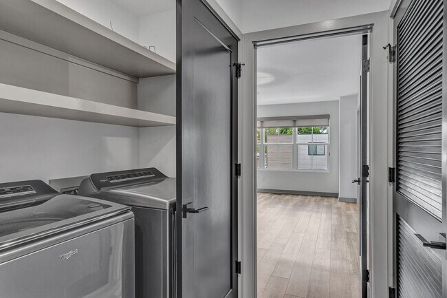Building Photo - 4 Bed for Rent in Edison Park- The Nations!