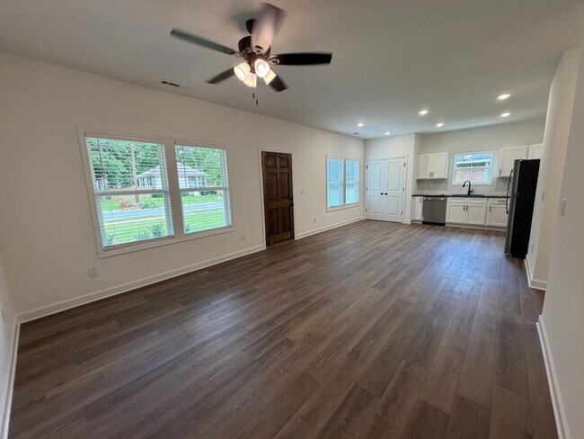 Building Photo - Brand New 3/2 House in Celanese- $1,995