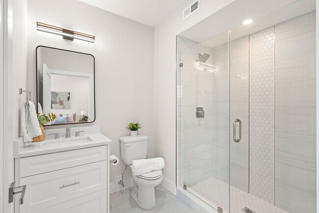 Building Photo - 260 Elm St