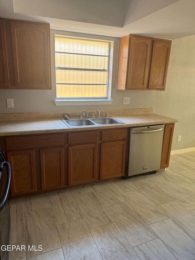 Building Photo - 3409 Tascosa St