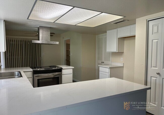 Building Photo - Coming Soon! 3 Bed/2 Bath home in Glendale! Located in an HOA! (Available on 05/15/26)