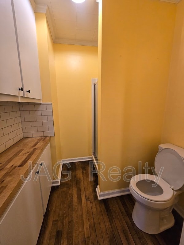 Building Photo - 328 W Liberty St