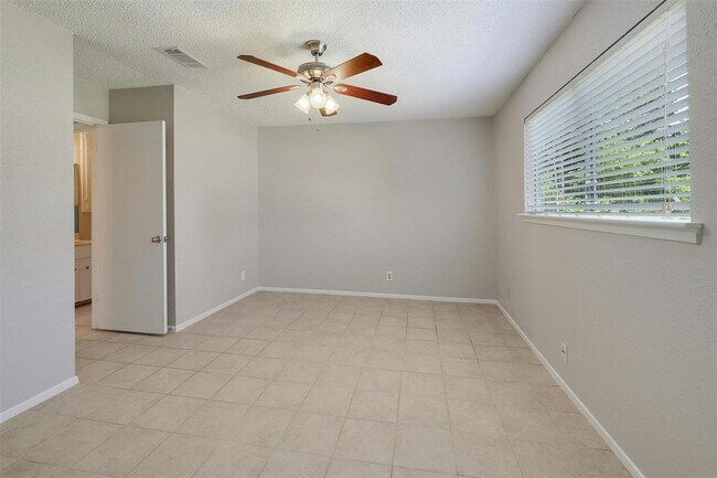 Building Photo - 5808 Emerald Forest Dr