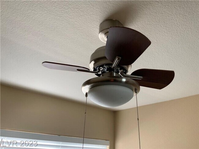 Building Photo - CHARMING SPLIT LEVEL HOME. FEATURING OPEN FAMILY ROOM