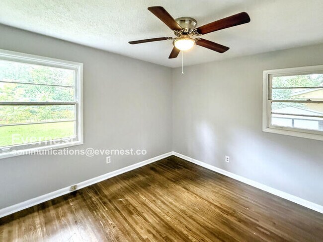 Building Photo - 304 Westwood Dr