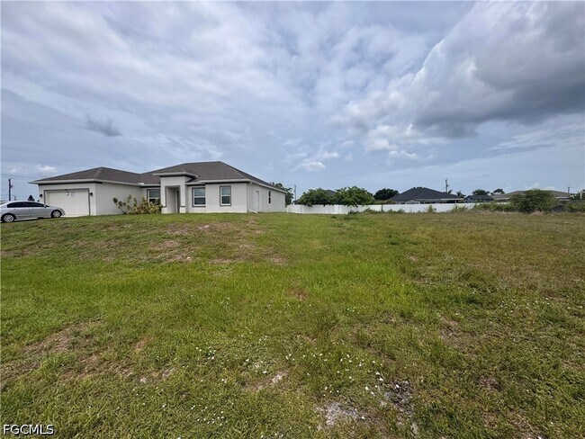 Building Photo - 1820 NW 19th Ave