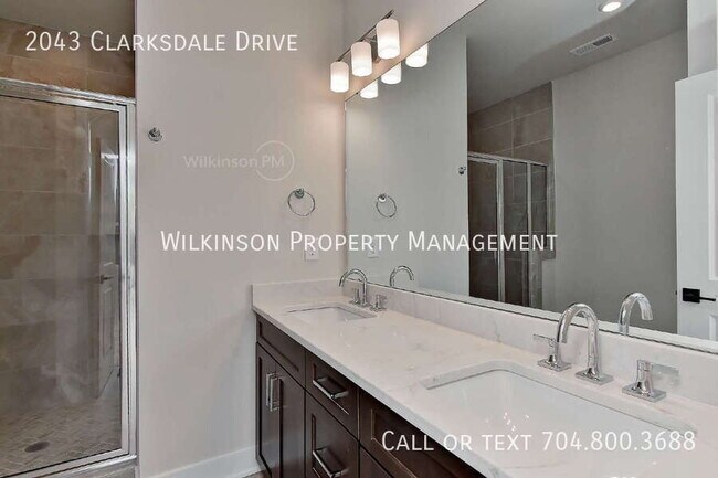 Building Photo - 2043 Clarksdale Dr
