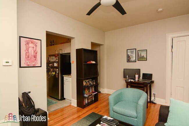 Building Photo - 2030 N Oakley Ave