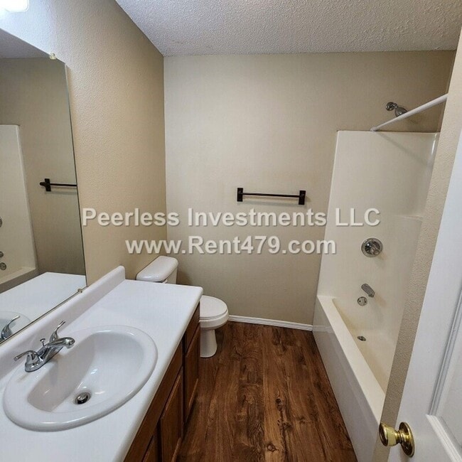 Building Photo - 505 4th Ave SW