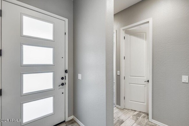 Building Photo - 2661 S Olympic Dr