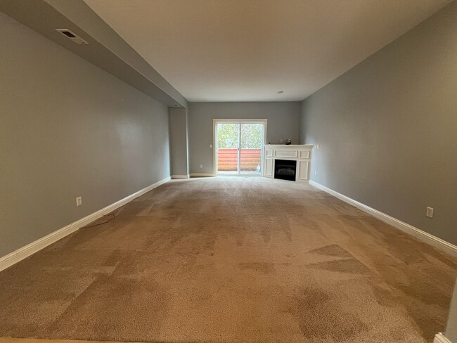 Building Photo - Modern Townhome Near OHSU with 3 Bedrooms Each with Private En-Suite Bath